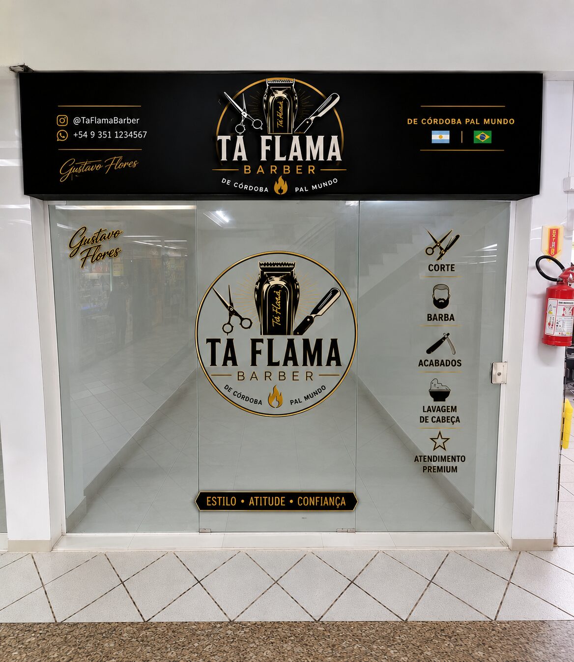 Adesivos na fachada e na vitrine da Tá Flama Barber