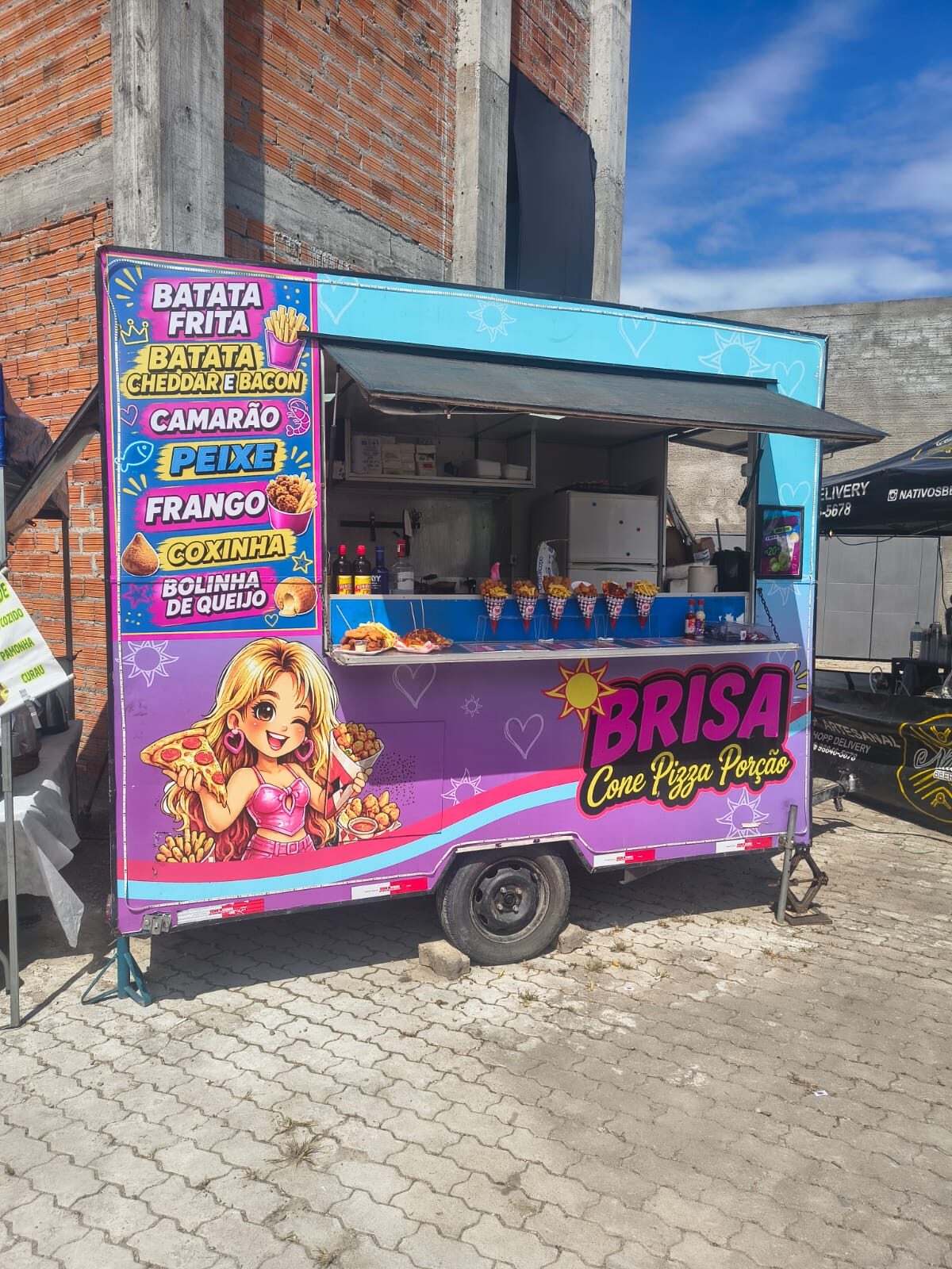 Trailer de lanches Brisa com adesivagem completa